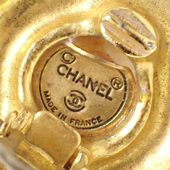 CHANEL CC Imitation Pearl Round Button Earrings Clip-On GHW Vintage - Picture 2 of 10
